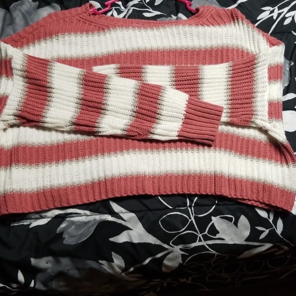 American Eagle Outfitters Tops - American Eagle Cropped Sweater